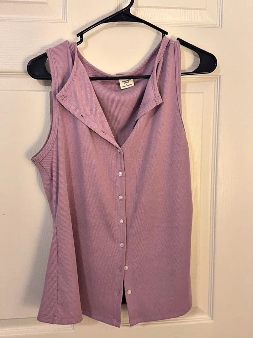 Abercrombie & Fitch Sleeveless Button Front Top in Pink